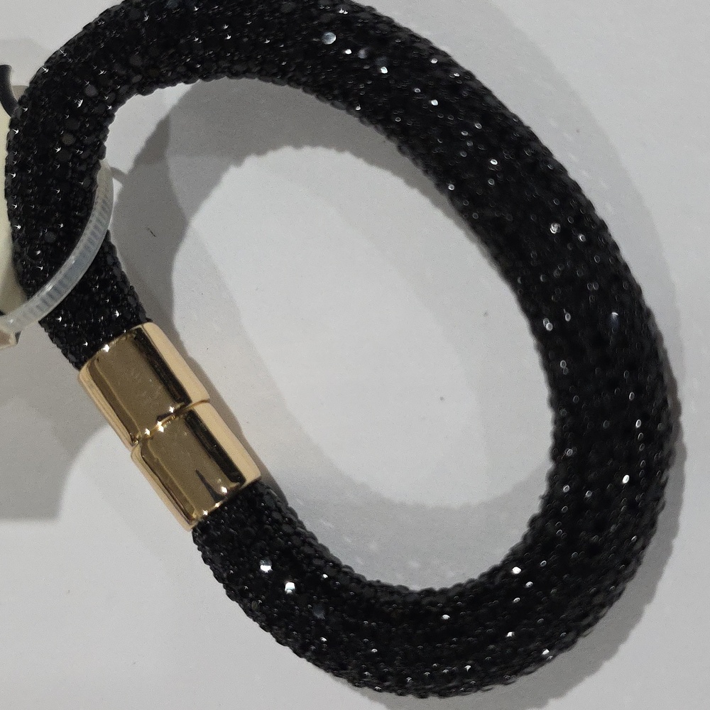 Black Crystal Bracelet w/ Gold Magnetic Clasp – Elegant Luxe Fashion Jewelry - Picture 4 of 8